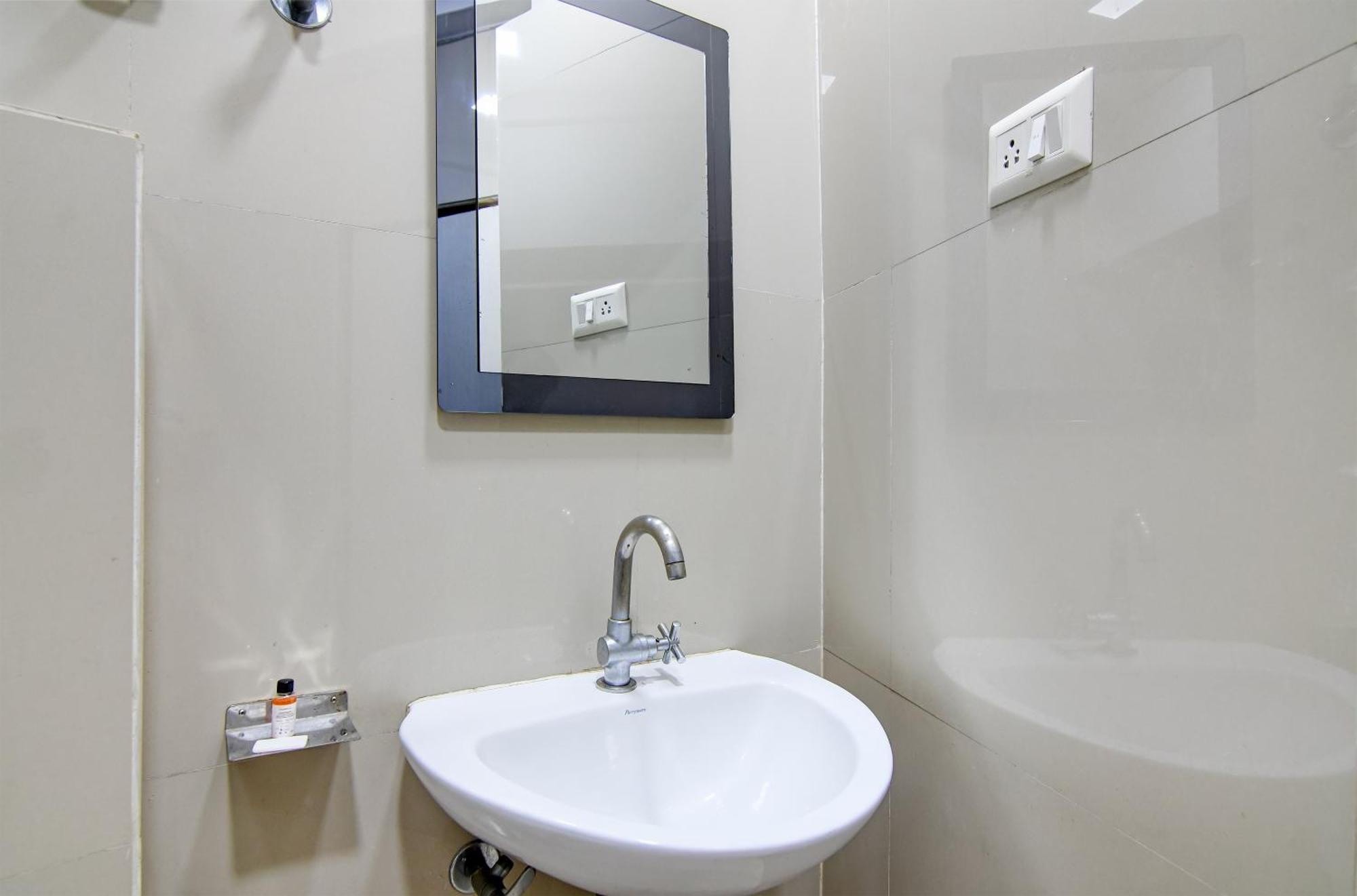 Hotel Q Inn Kalkuta Zewnętrze zdjęcie