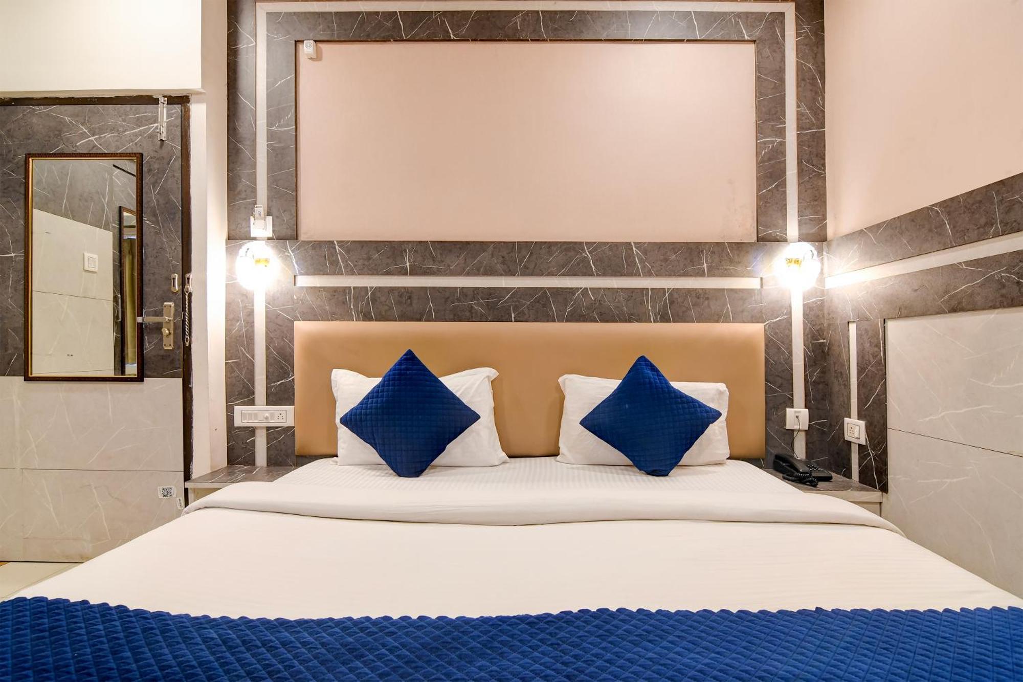 Hotel Q Inn Kalkuta Zewnętrze zdjęcie