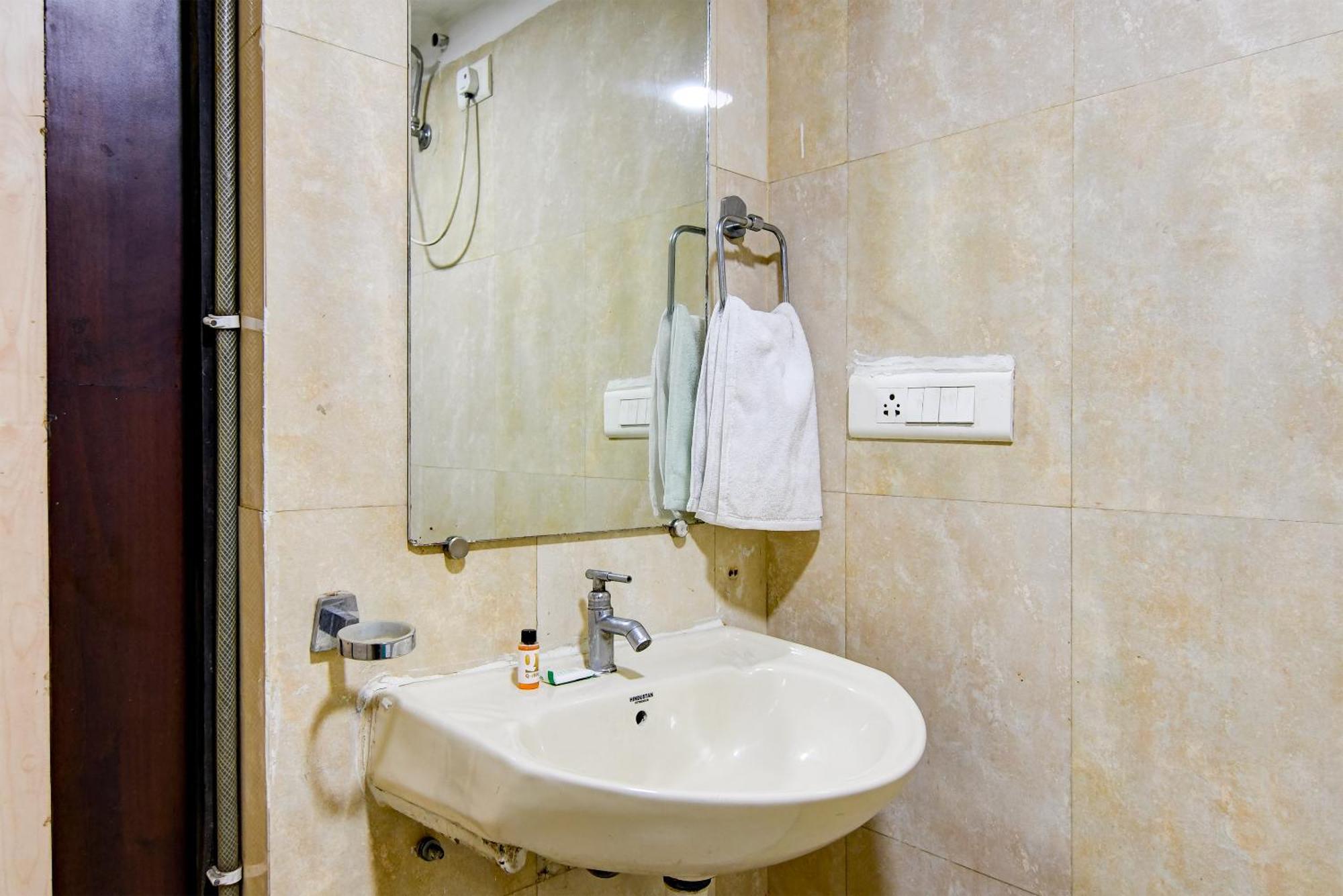 Hotel Q Inn Kalkuta Zewnętrze zdjęcie