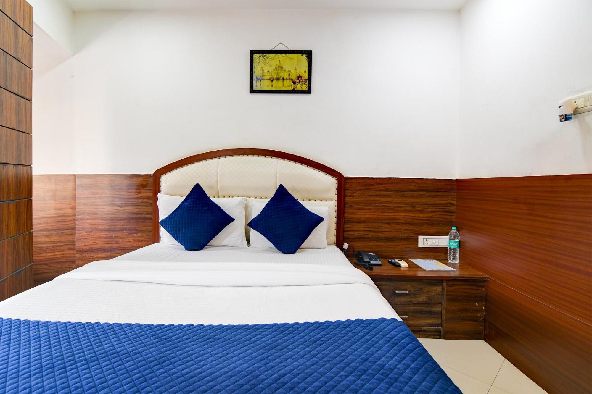 Hotel Q Inn Kalkuta Zewnętrze zdjęcie