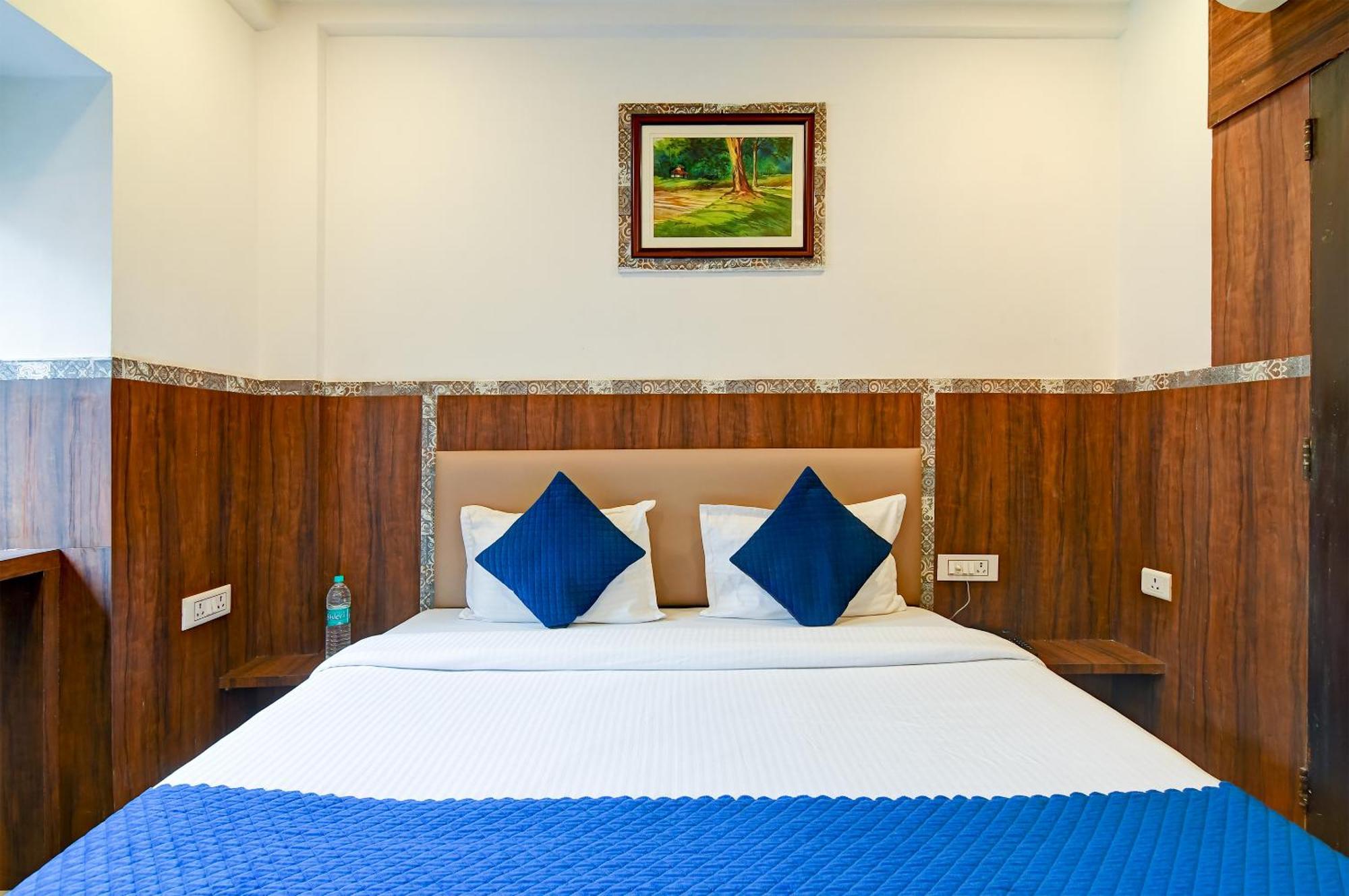 Hotel Q Inn Kalkuta Zewnętrze zdjęcie